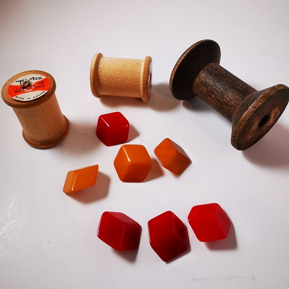 Vintage Two Dimensional Abstract Cube Lucite Buttons Lot of Seven - Picture 1 of 16